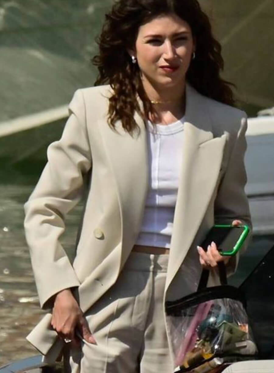 Úrsula Corberó White Blazer