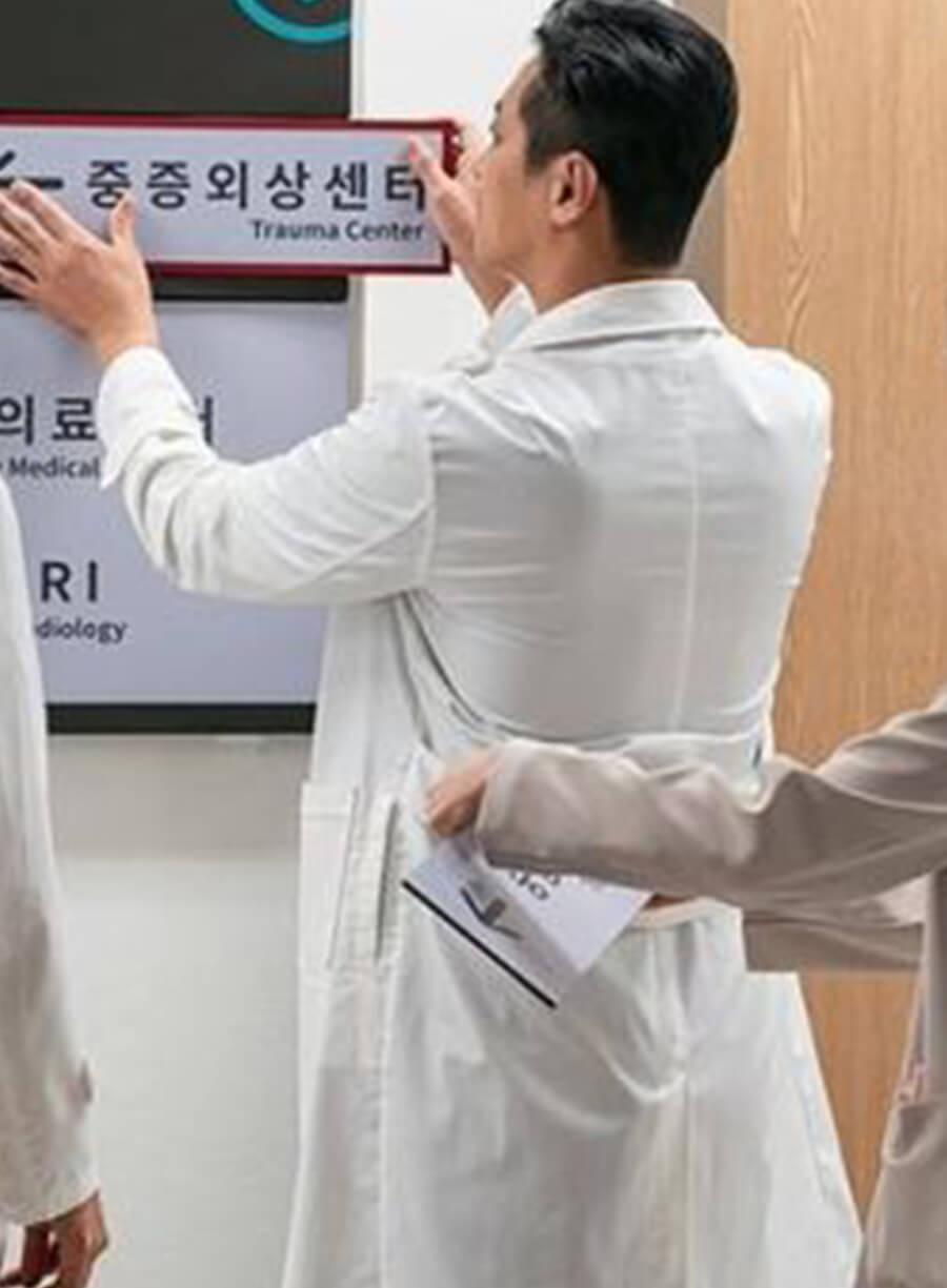 Baek Kang-hyeok The Trauma Code: Heroes on Call White Coat