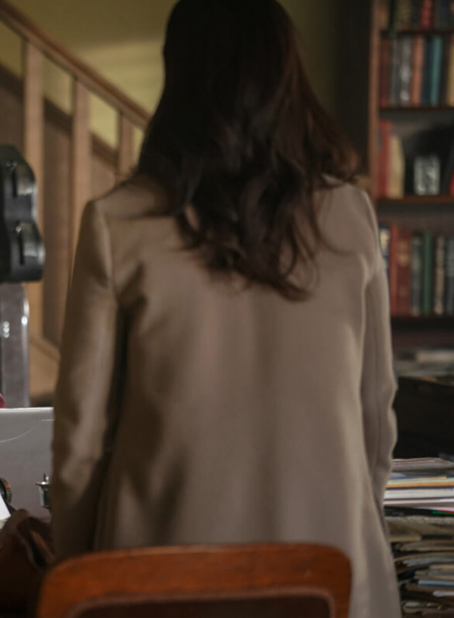 Bitsie Tulloch Superman & Lois S02 Coat