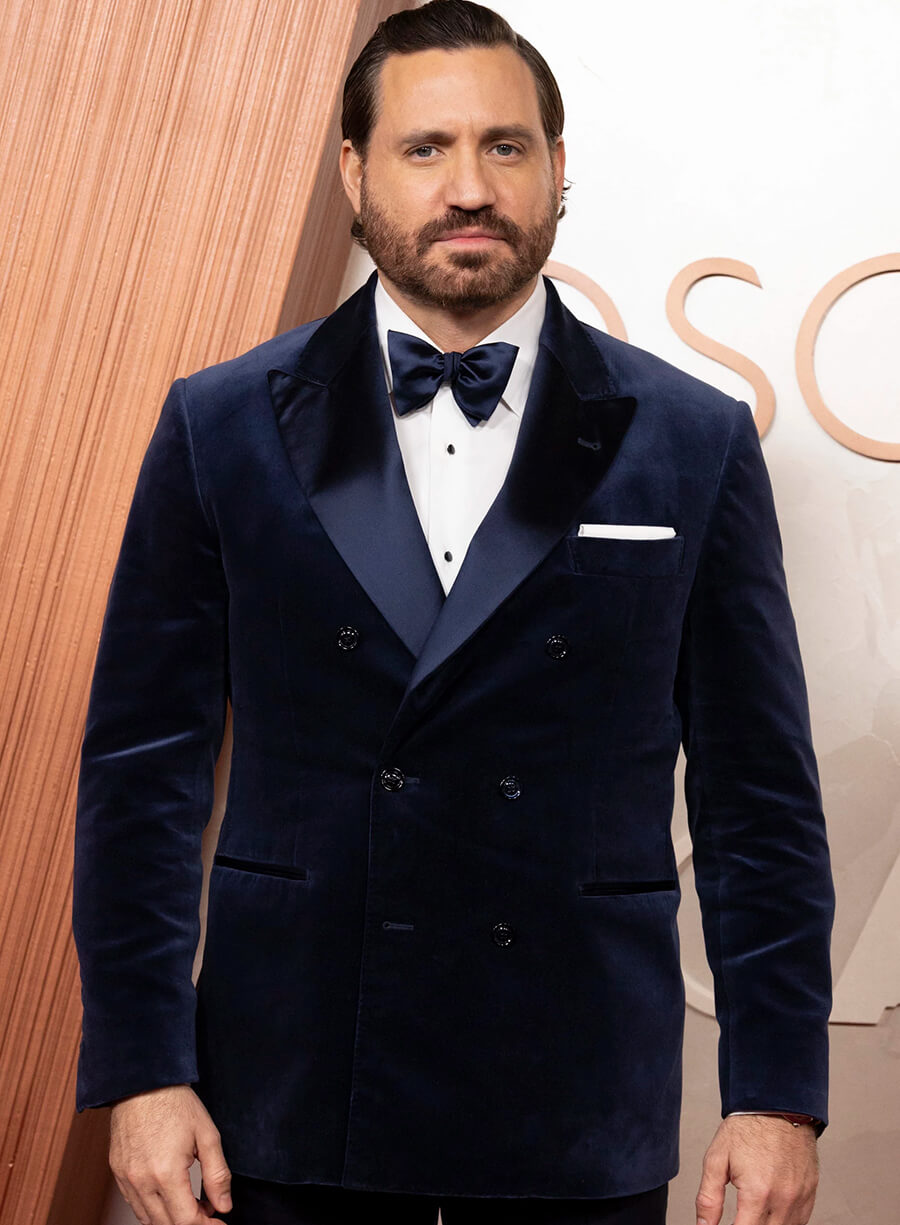 Edgar Ramirez Oscars Red Carpet Velvet Blazer