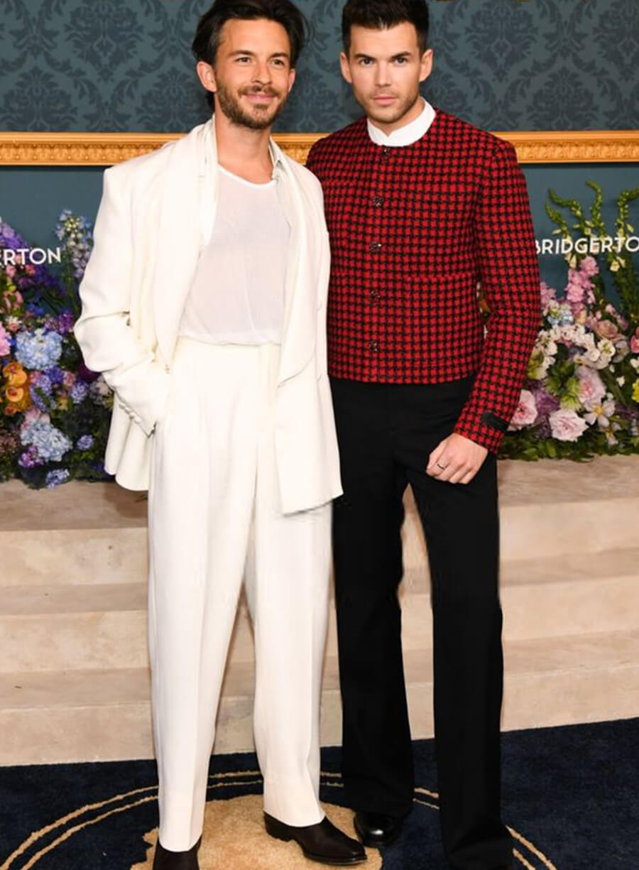 Jonathan Bailey Bridgerton Premiere White Suit