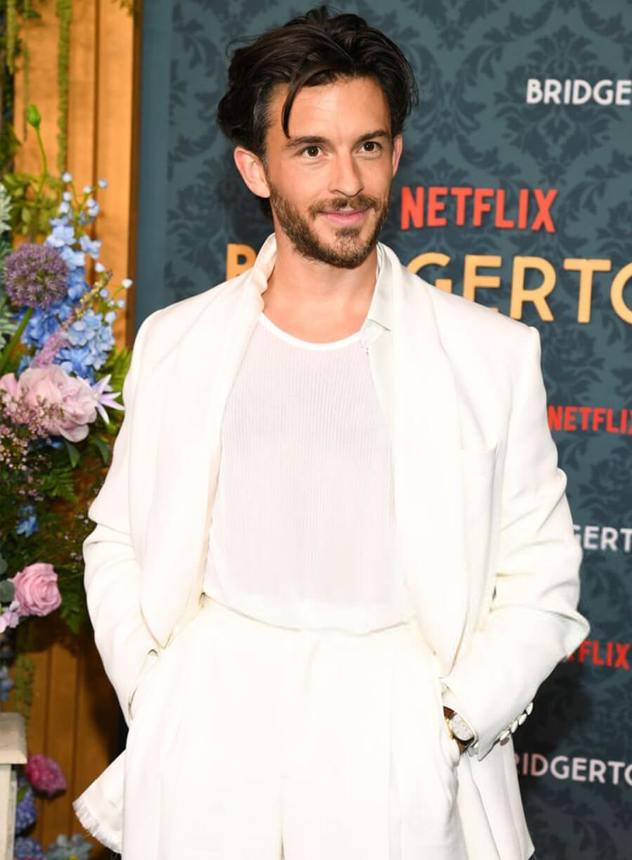 Jonathan Bailey Bridgerton Premiere White Suit