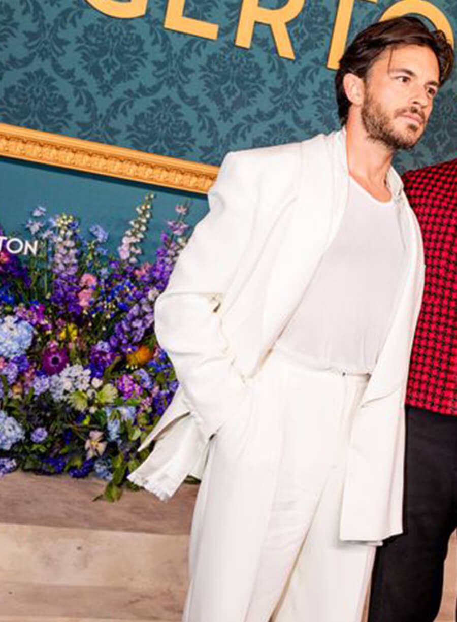 Jonathan Bailey Bridgerton Premiere White Suit