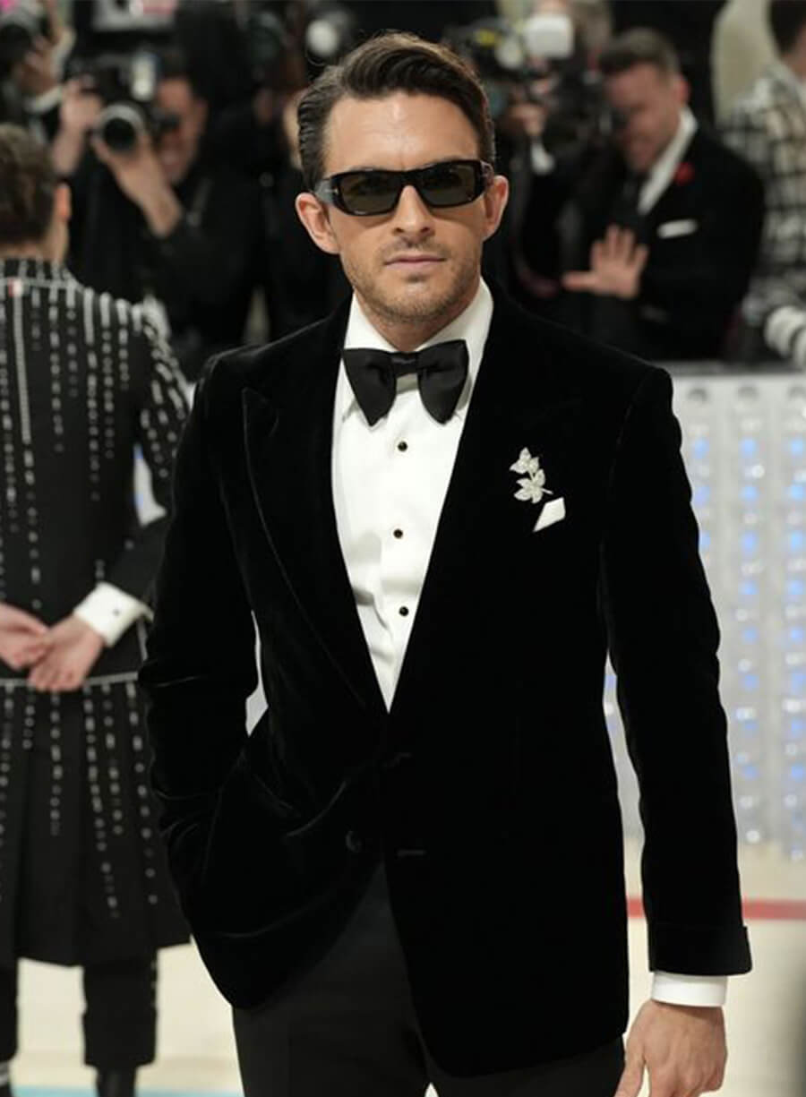 Jonathan Bailey Black Velvet Blazer