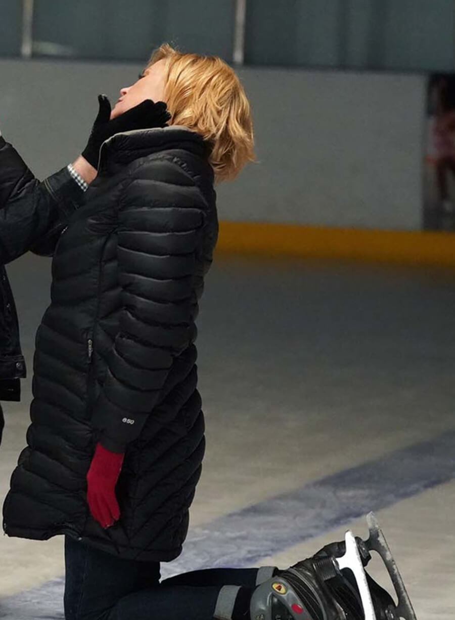 Julie Bowen Modern Family Black Puffer Jacket