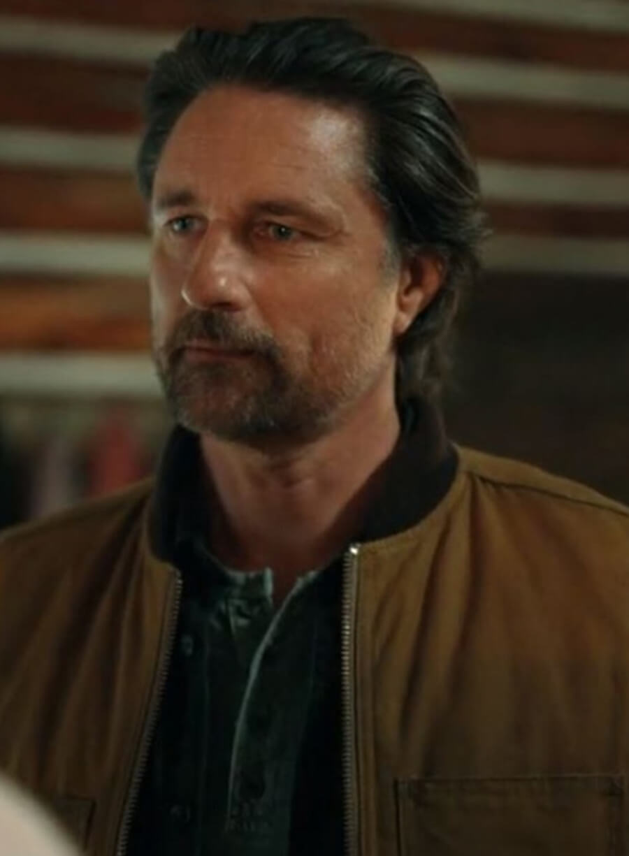 Martin Henderson Virgin River S05 Brown Vest