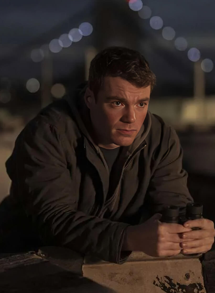 Peter Sutherland The Night Agent S02 Grey Jacket