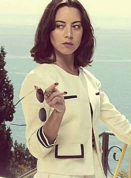 Aubrey Plaza The White Lotus White Jacket