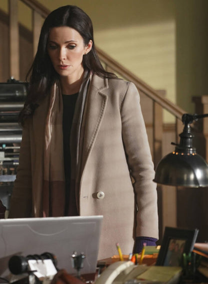Bitsie Tulloch Superman & Lois S02 Coat