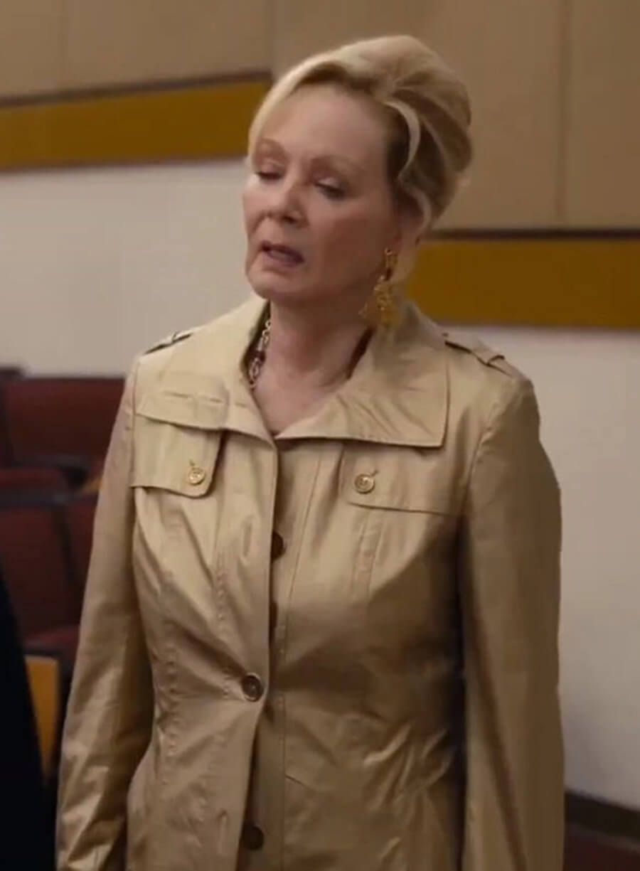 Deborah Vance Hacks S03 Golden Coat