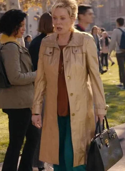 Deborah Vance Hacks S03 Golden Coat