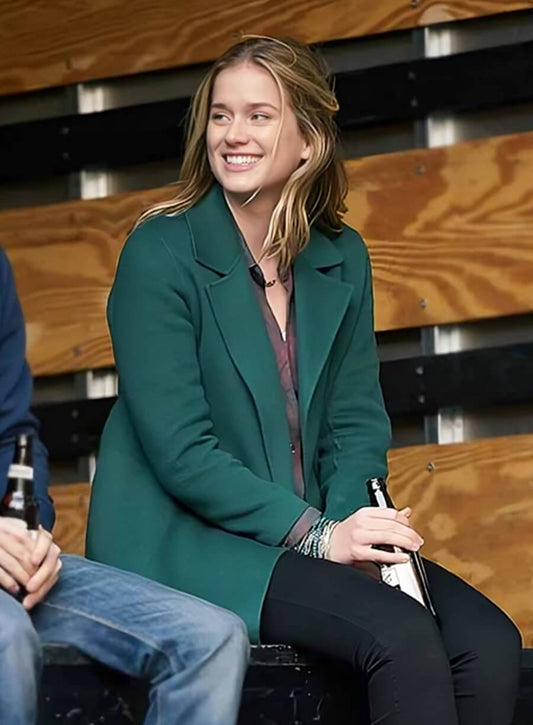Guinevere Beck You S1  Elizabeth Lail  Green Coat