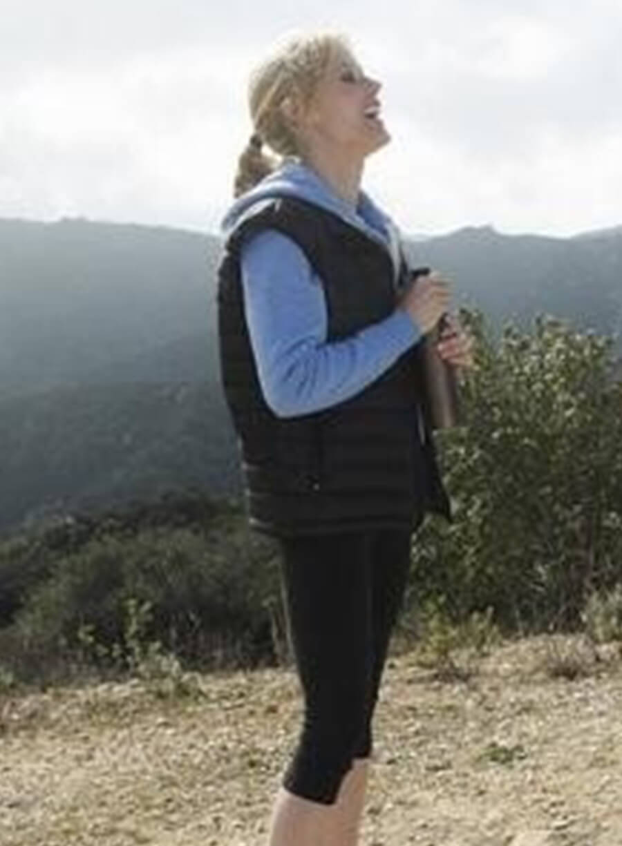 Julie Bowen Modern Family Black Vest